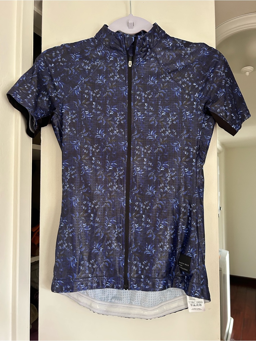 MACHINES FOR FREEDOM Short Sleeve Women's Cycling Jersey in Navy Blue Floral
